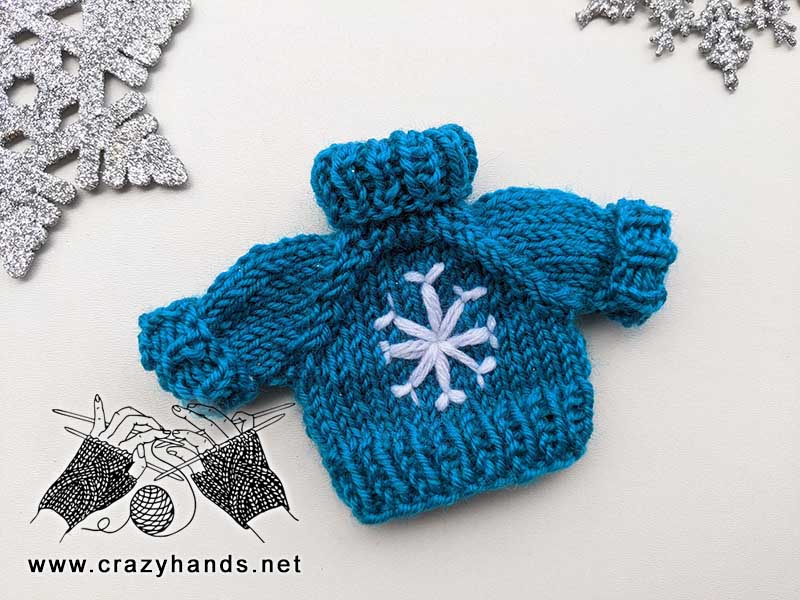 knit Christmas-mood sweater ornament