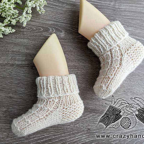 knit newborn baby socks pattern made in round