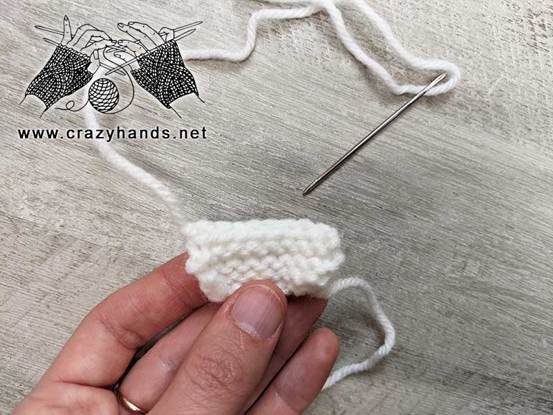 knitting the tip of a peppermint candy - step one