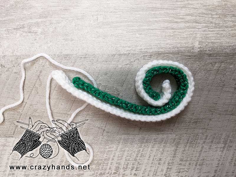 knitting the body of a peppermint candy - step two