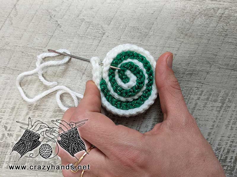 knitting the body of a peppermint candy - step three