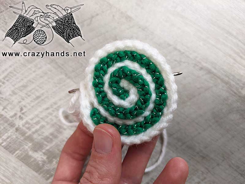 knitting the body of a peppermint candy - step four
