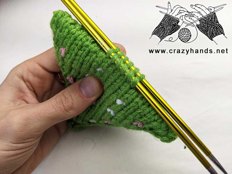 knitting trunk of Christmas tree - step one