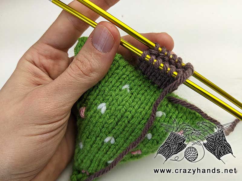 knitting trunk of Christmas tree - step two