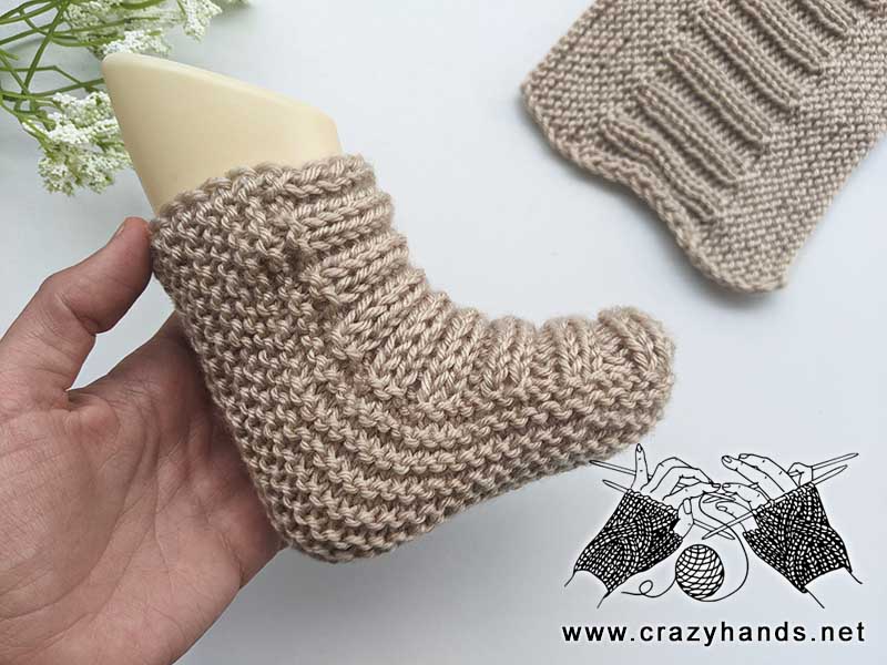 knit no-heel baby socks pattern