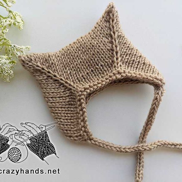 knit hat for a toy cat