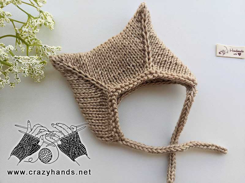 knit hat for a toy cat