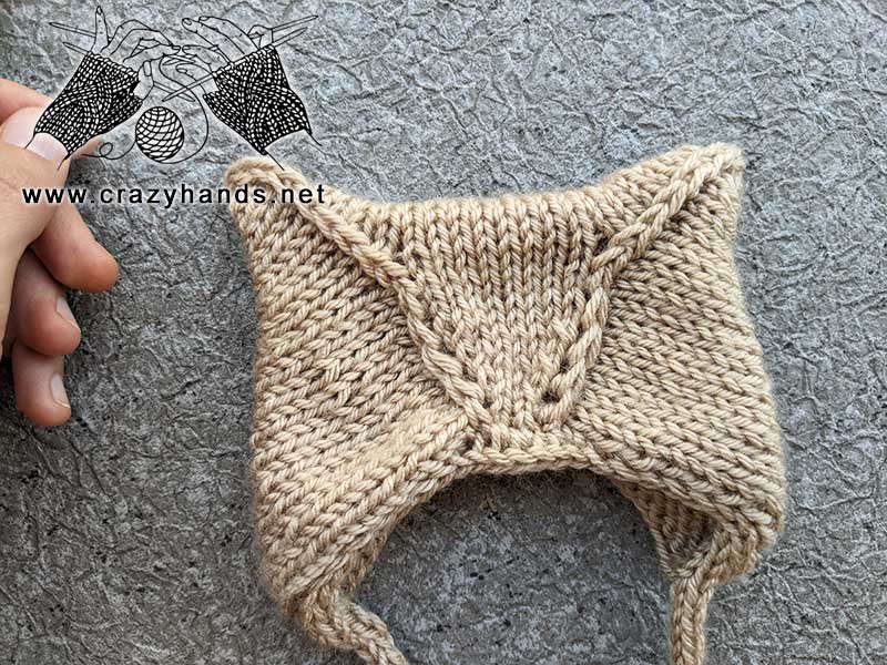 knit kitty toy hat - close-up view