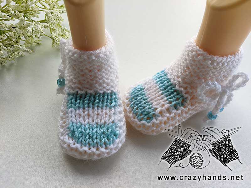 newborn baby knit striped booties on the mannequin's feet