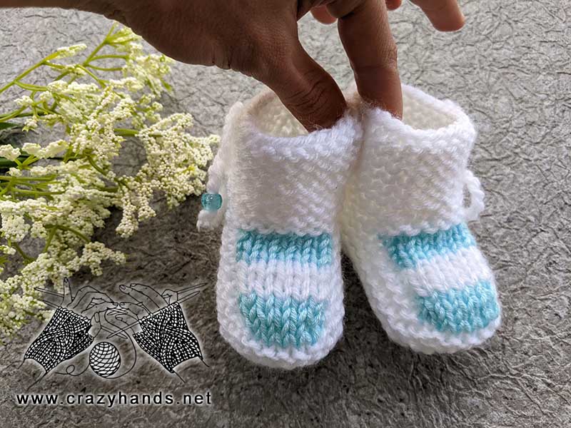 newborn baby knit striped socks - front side view