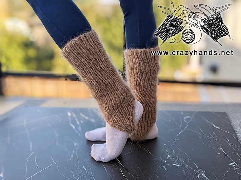 knit women's stirrup leg warmers pattern