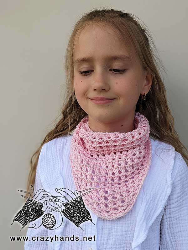 knit triangular mesh scarf on the girl model - front side view
