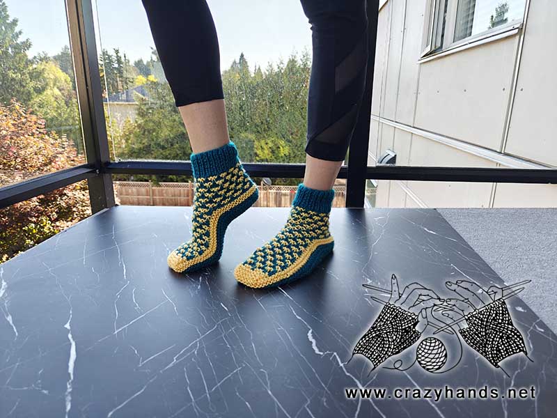 flat colorworks socks knitting pattern